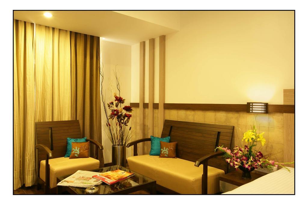 Hotel Utsav Deluxe Pune Exterior photo