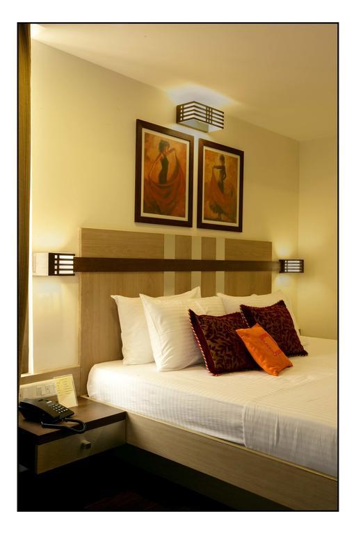 Hotel Utsav Deluxe Pune Room photo