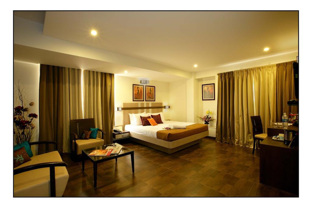 Hotel Utsav Deluxe Pune Room photo
