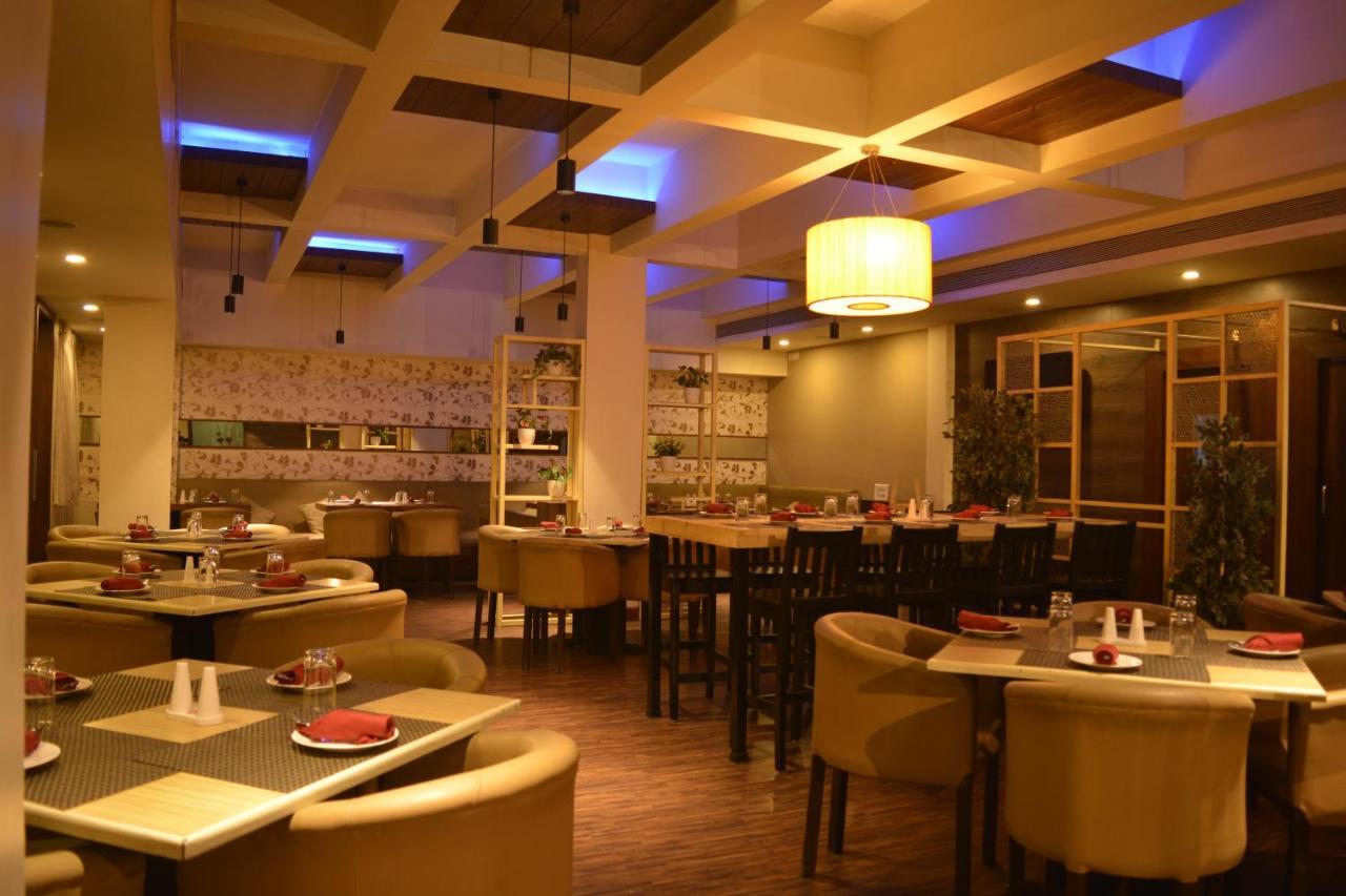 Hotel Utsav Deluxe Pune Exterior photo
