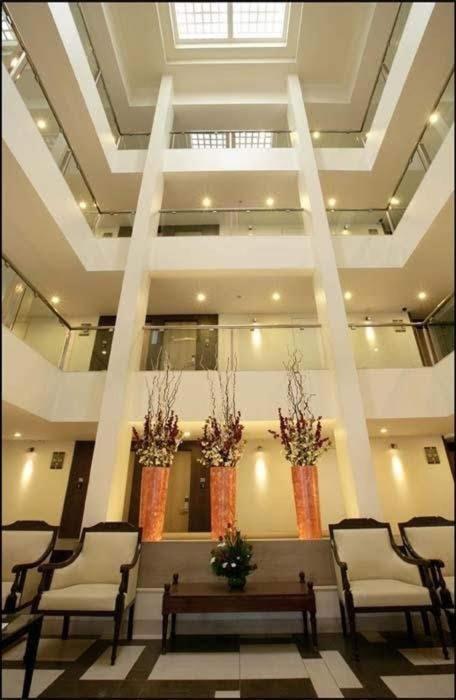 Hotel Utsav Deluxe Pune Exterior photo
