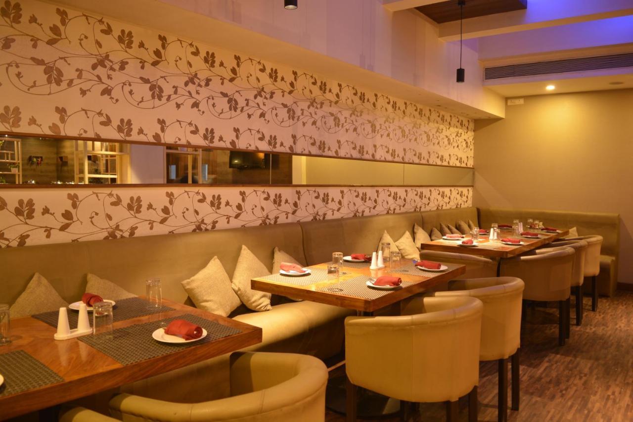 Hotel Utsav Deluxe Pune Exterior photo