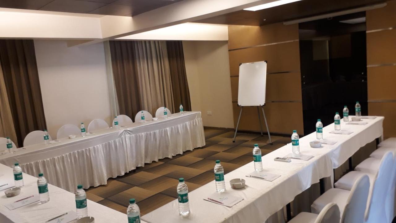 Hotel Utsav Deluxe Pune Exterior photo