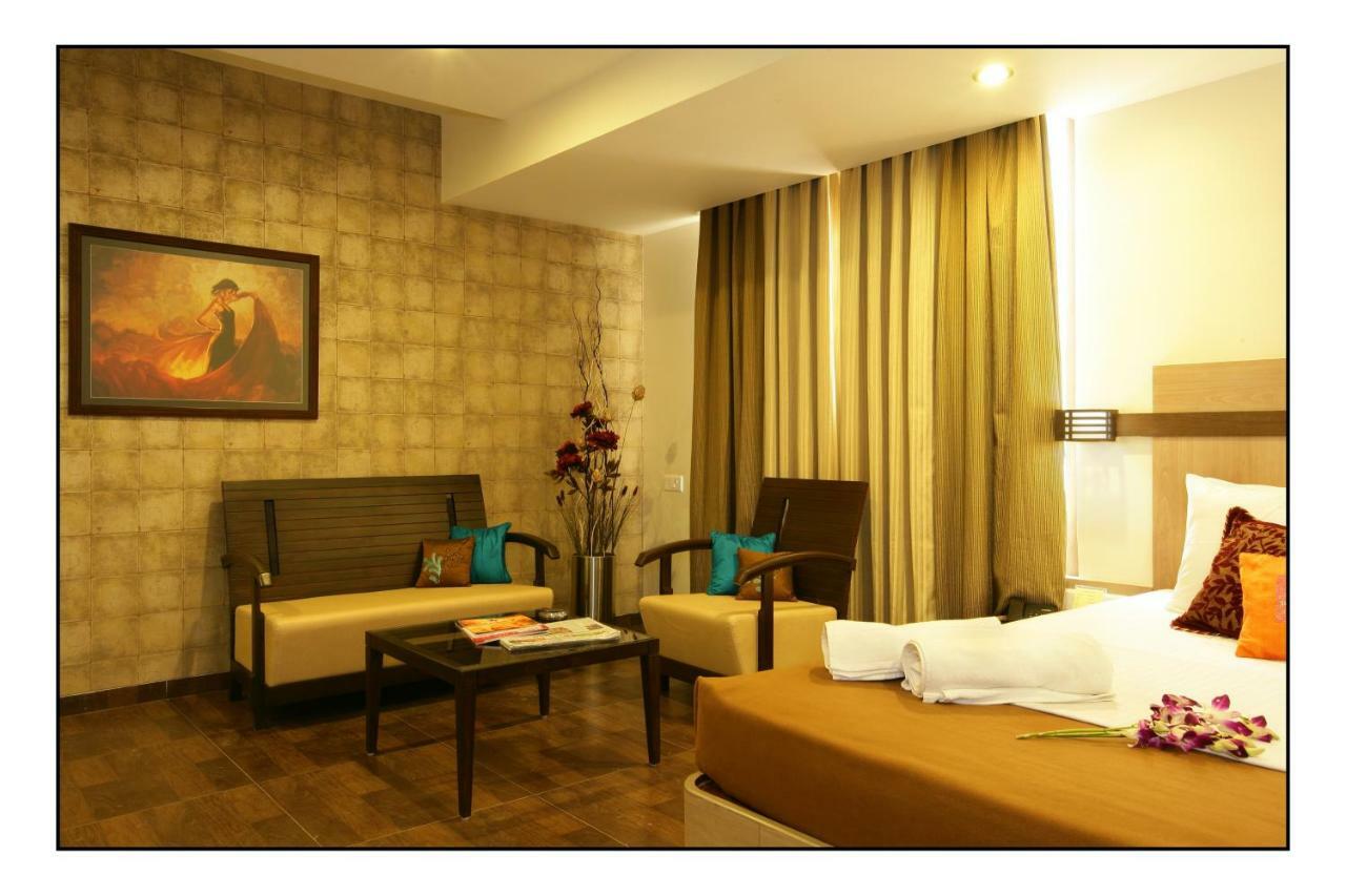 Hotel Utsav Deluxe Pune Exterior photo