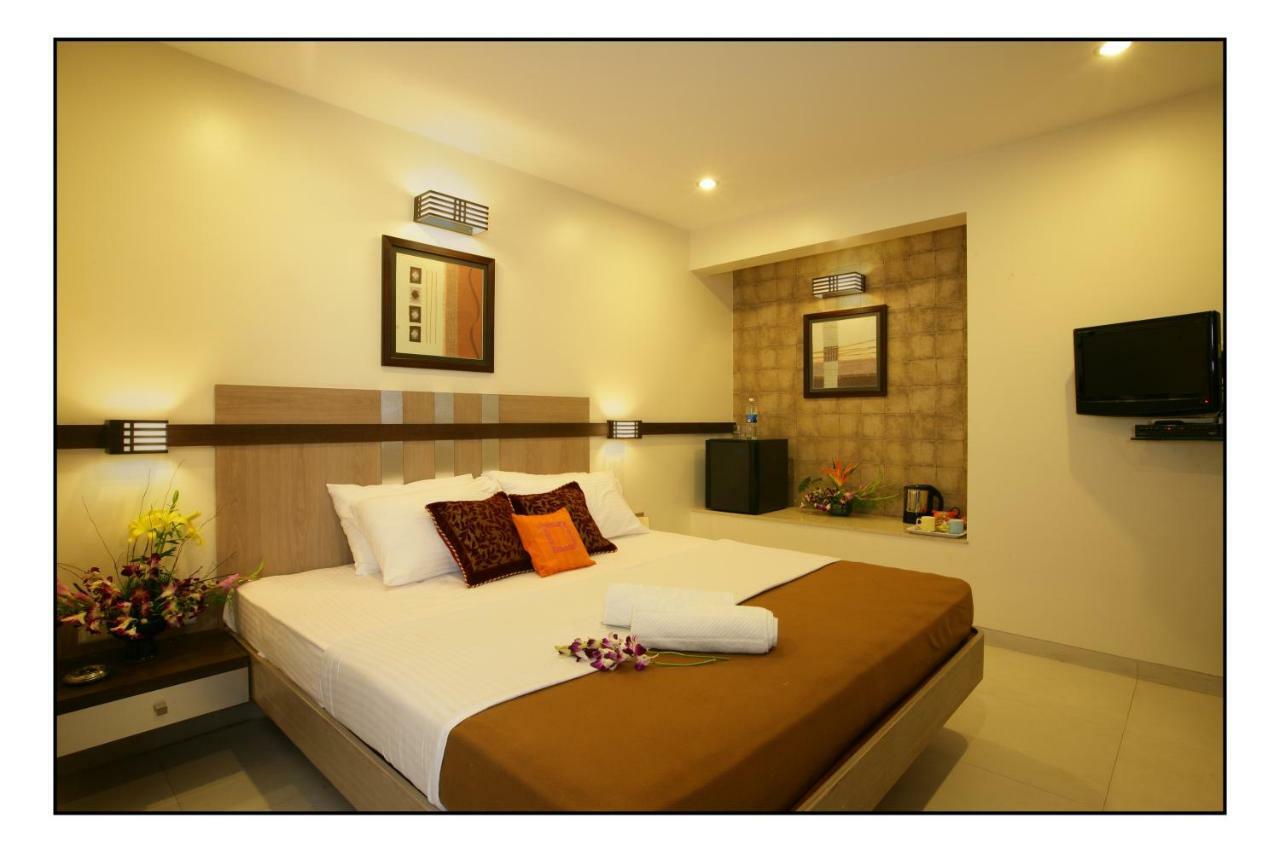 Hotel Utsav Deluxe Pune Exterior photo