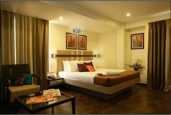 Hotel Utsav Deluxe Pune Exterior photo